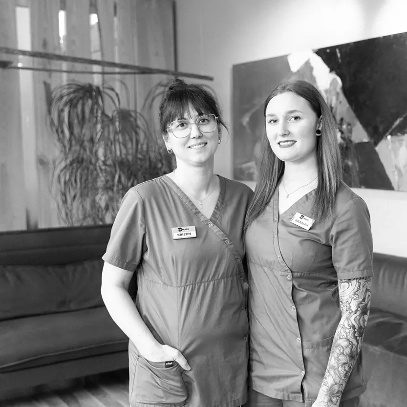 artpraxis-deggendorf-kieferorthopaede-begegnung-mutter-tochter-02