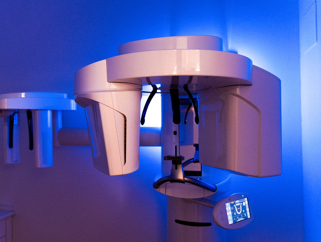 KFO für Kinder in Deggendorf mit digitalem Röntgengerät zur Diagnostik vor der Zahnspange