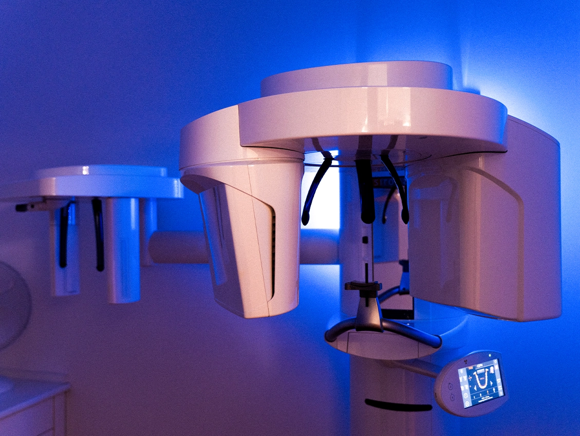 KFO für Kinder in Deggendorf mit digitalem Röntgengerät für präzise Diagnostik