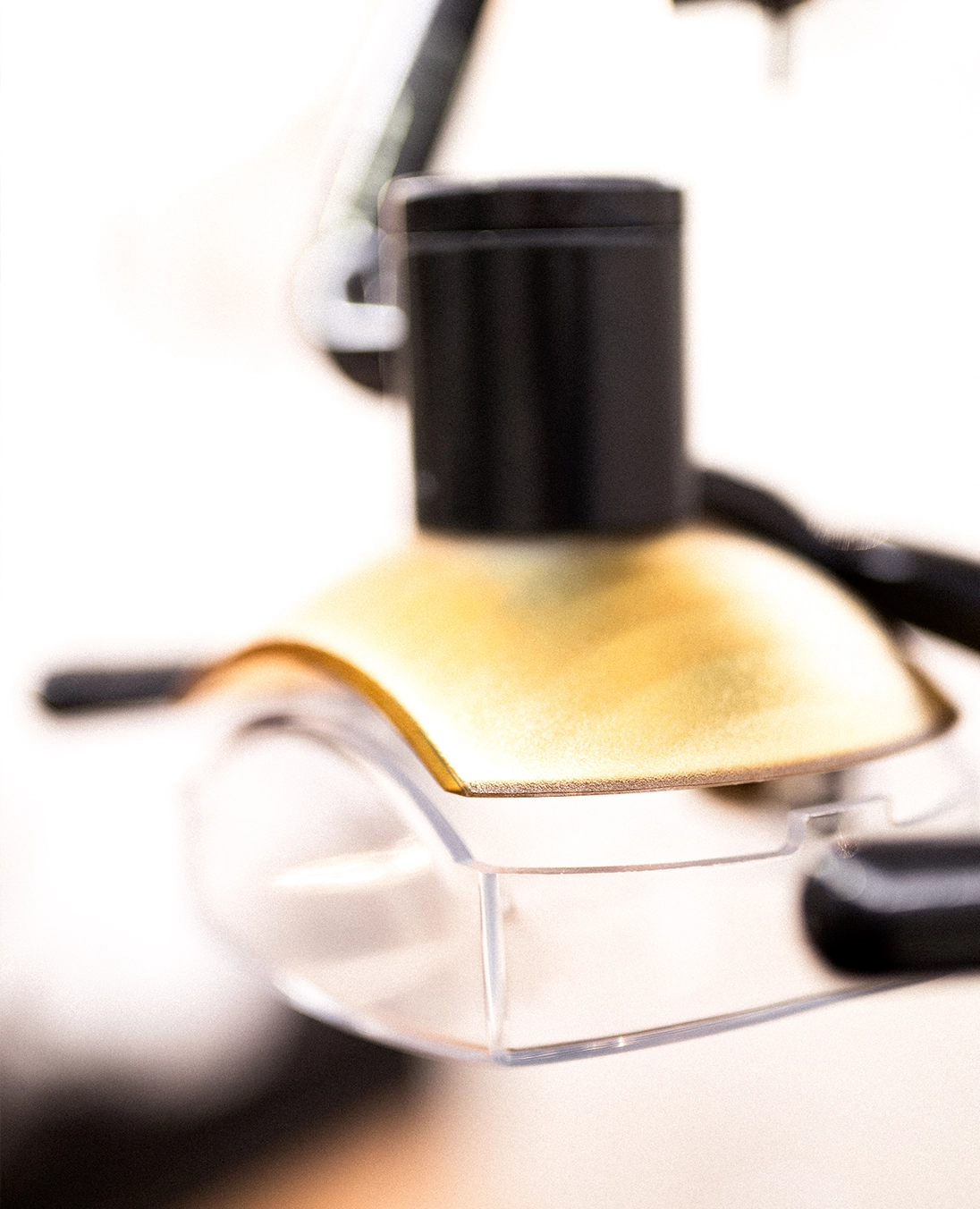 Detailaufnahme einer Behandlungslampe in der Zahnarztpraxis